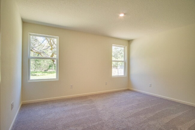 Building Photo - Limited Time: $500 Off First Month’s Rent!...