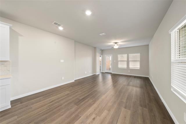 Building Photo - 704 Hemingway Ln
