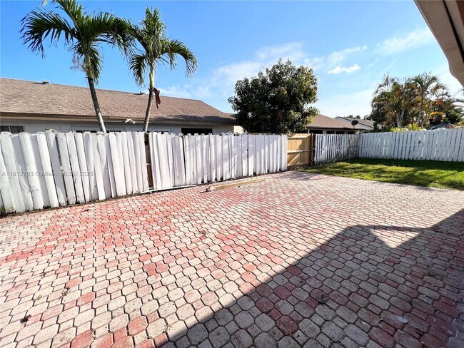 Building Photo - 9554 Biscayne Park Ct