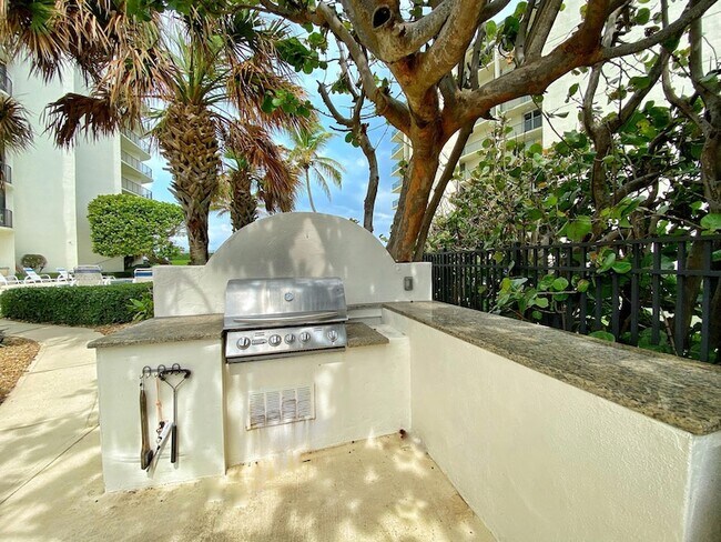 Building Photo - 5420 N Ocean Dr