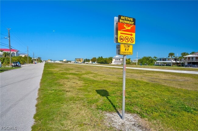 Building Photo - 280 Airport Dr S