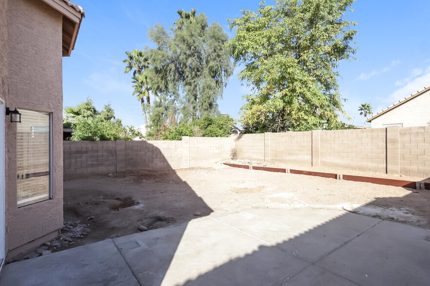 Building Photo - 8338 W Bluefield Ave
