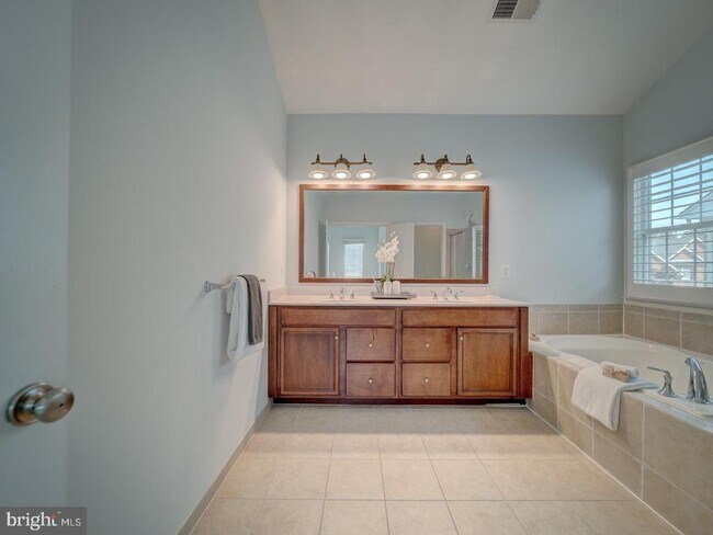Building Photo - 43320 Barnstead Dr