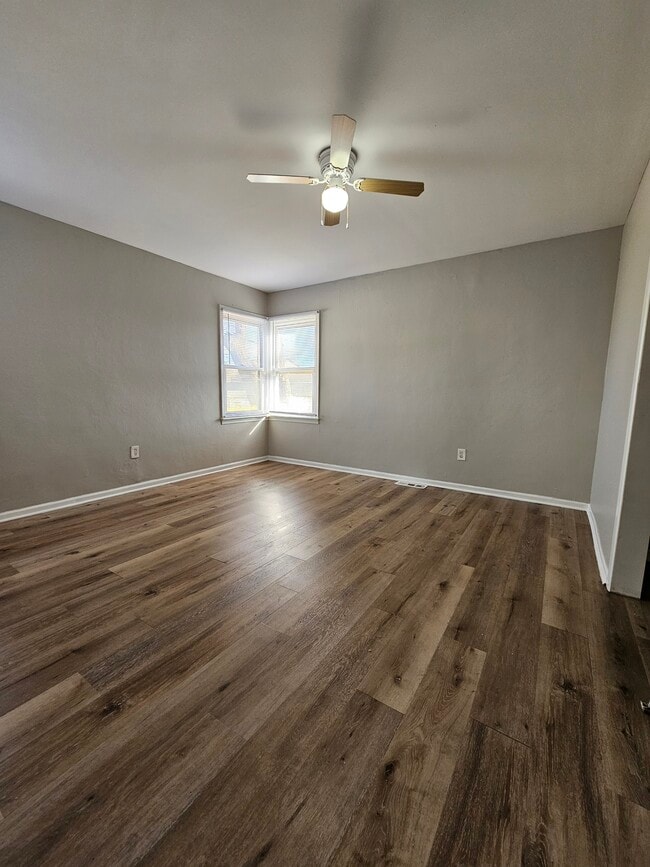 Building Photo - 423 Hayes St