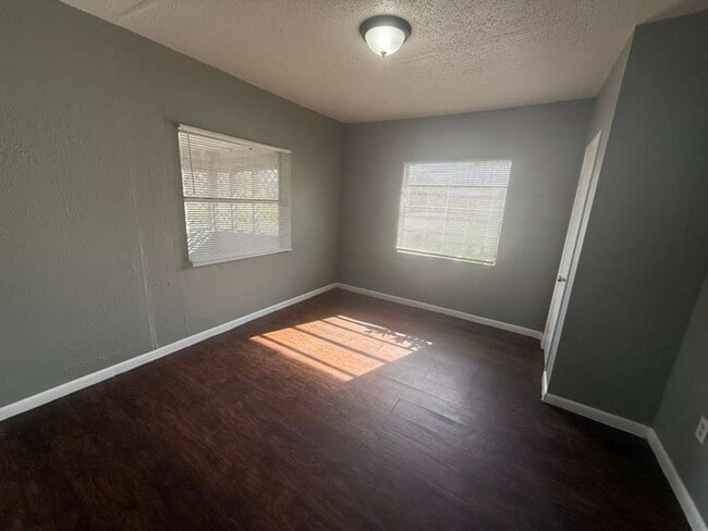 Building Photo - Beautiful Remodeled 4/1 Single Family Home in Lakeland