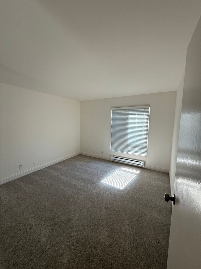 Building Photo - 800 N Delaware St