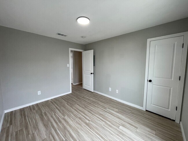 Building Photo - 1603 Benttree Dr