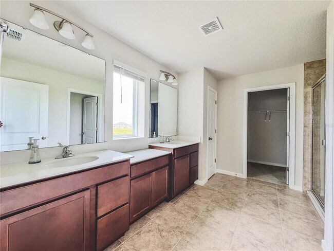 Building Photo - 2048 Airedale Wy
