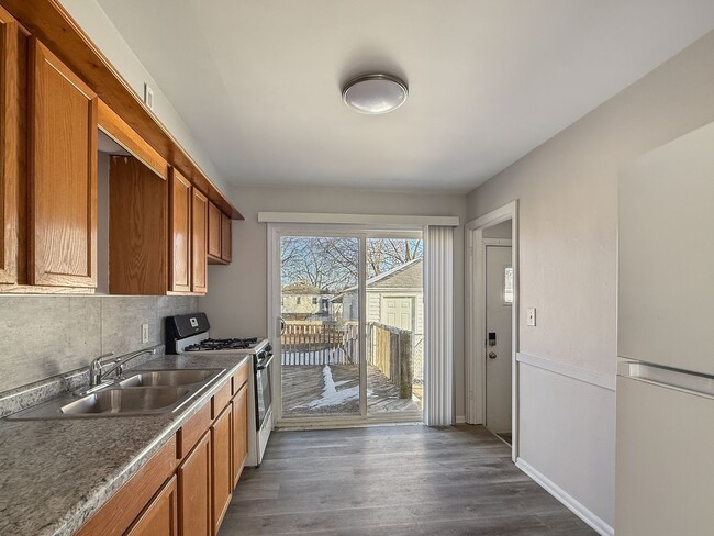 Building Photo - 3322 Birchwood Ave SW