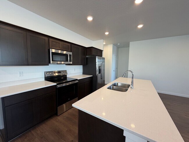 Building Photo - Brand New Post Falls Home!!