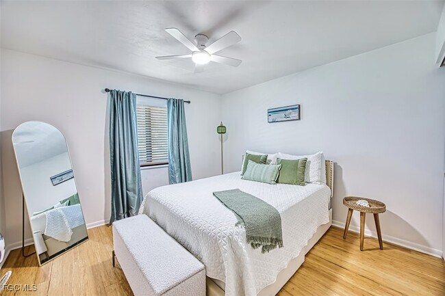 Building Photo - 226 3rd St W