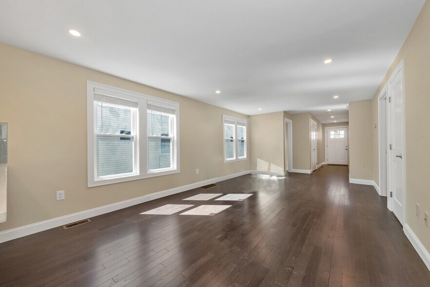 Building Photo - 43 Wright Ave