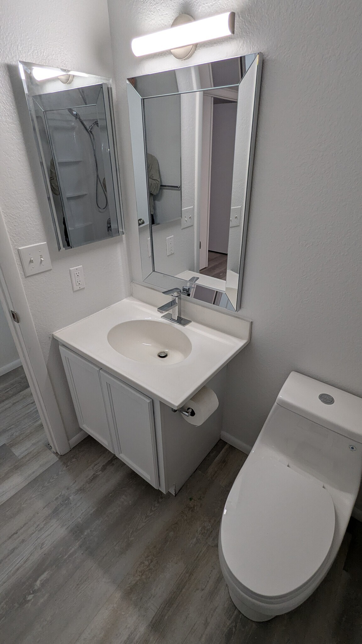 Guest bath - 14852 N 24th Dr