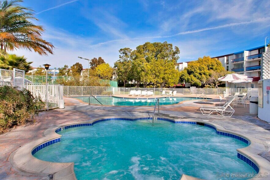 huge jacuzzi - 3050 Rue Dorleans