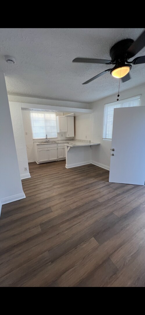 Building Photo - 3958 Normandie Ave