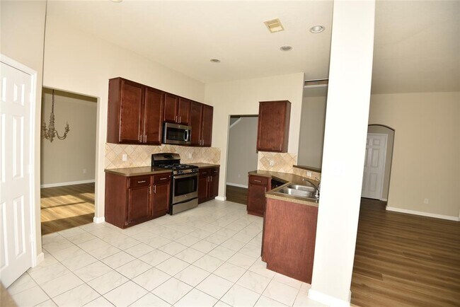Building Photo - 9944 Western Ridge Way