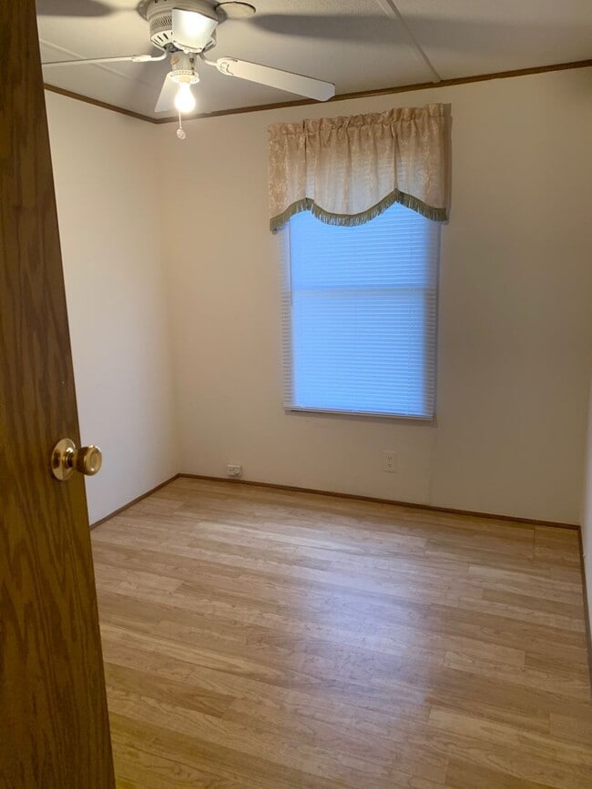Building Photo - 3 BR, 2 BA Single Wide on Private Lot *Pri...