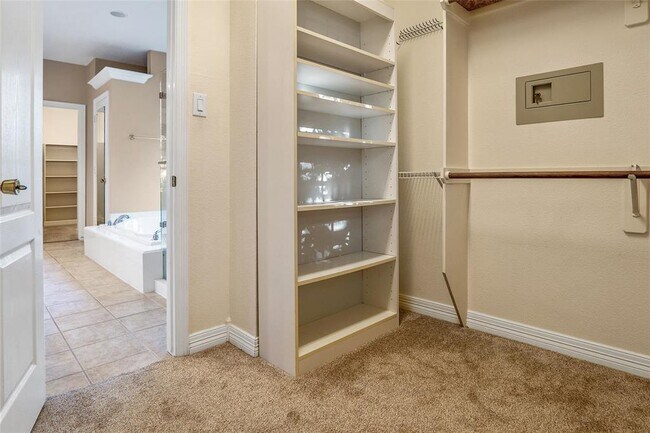 Building Photo - 5534 Chesapeake Pl