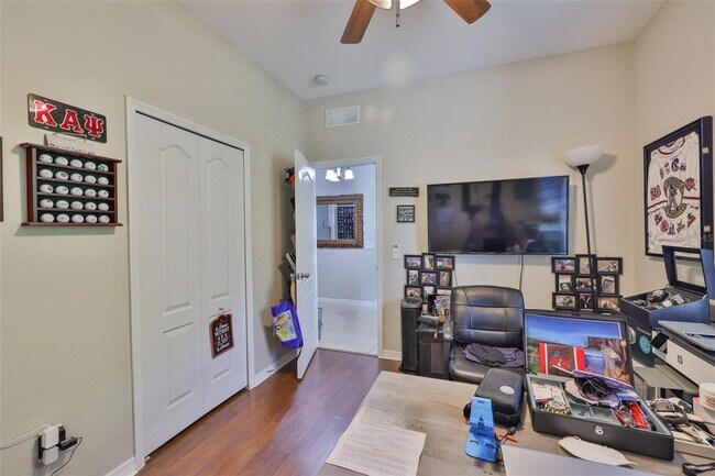 Building Photo - 1703 Bonita Bluff Ct