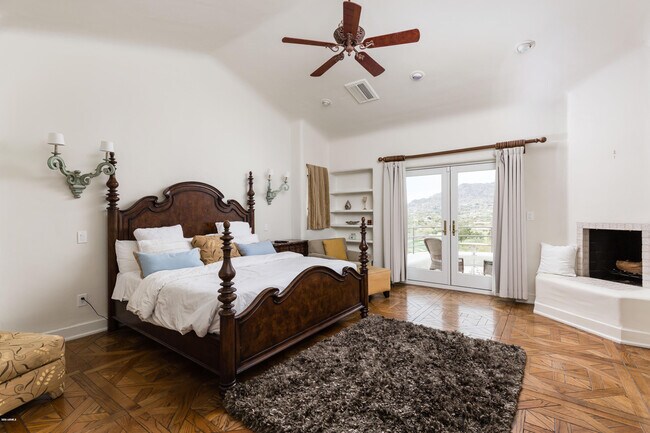 Building Photo - 7421 N Las Brisas Ln