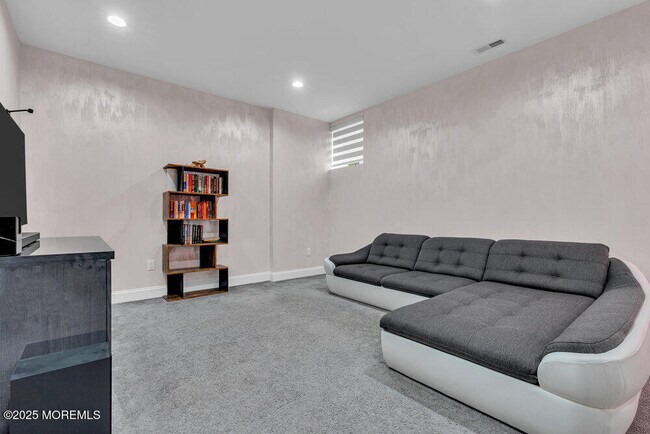 Building Photo - 47 McCormick Ave N