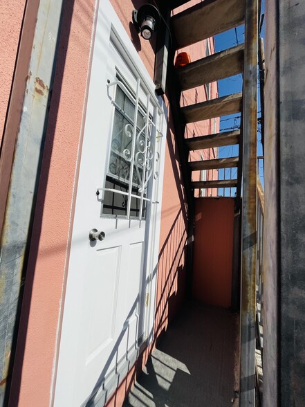 Building Photo - 1208 S St Andrews Pl