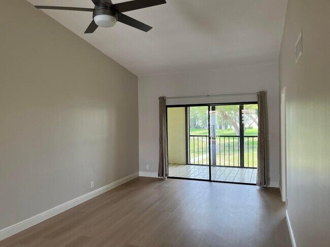 Building Photo - 315 Palmwood Pl