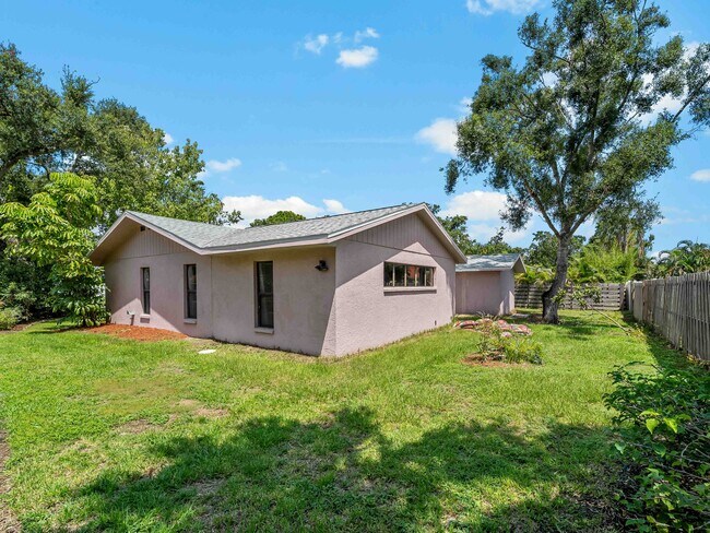 Building Photo - 8429 Cypress Lake Cir
