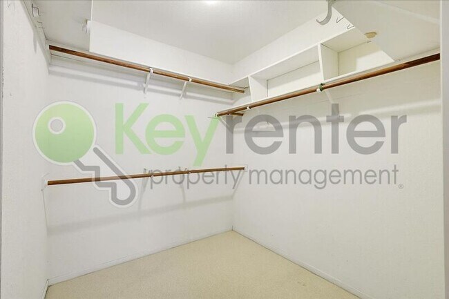 Building Photo - 3556 Mesa Verdes Dr