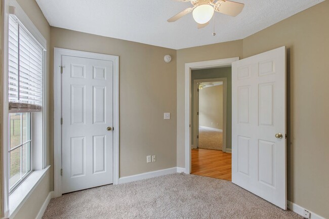 Building Photo - Adorable Ranch Home With Garage and Screen...