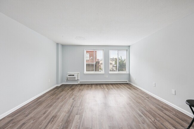 Building Photo - 356 Franklin Ave