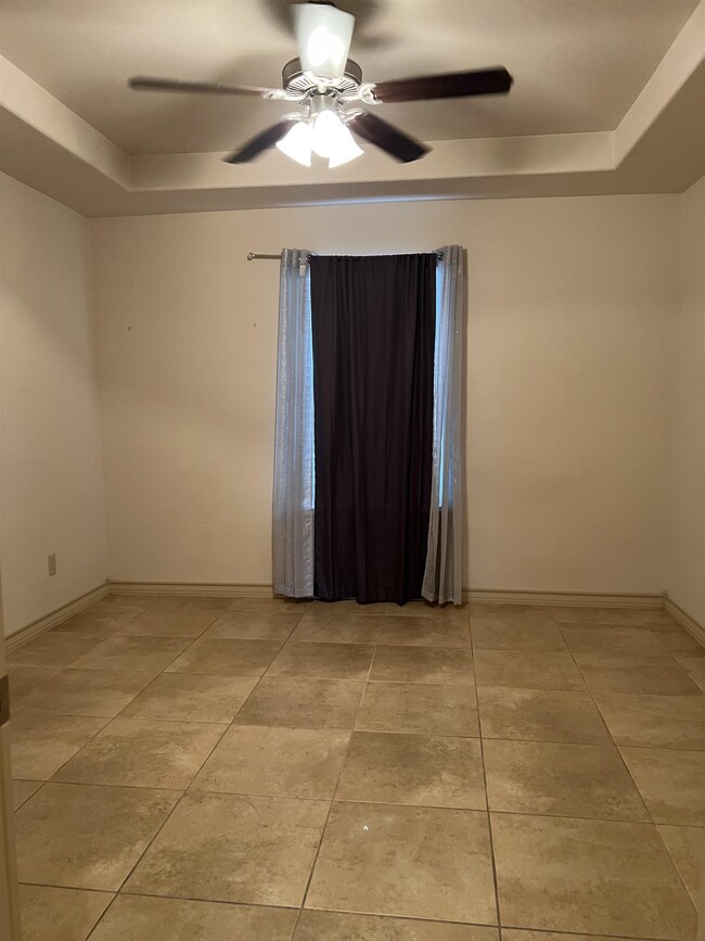 Building Photo - 10510 Sandia Dr