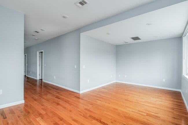 Building Photo - 164 Avenue B