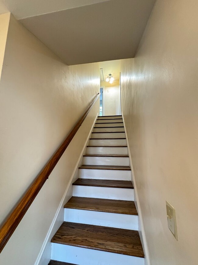 Building Photo - Beautifully Remodeled 4-Bedroom Home with ...