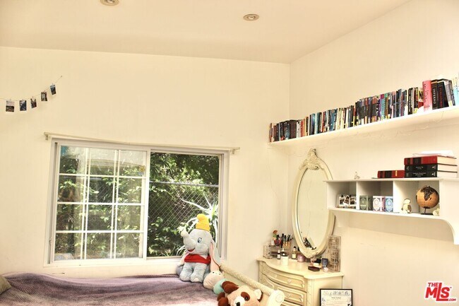 Building Photo - 1265 Bienveneda Ave