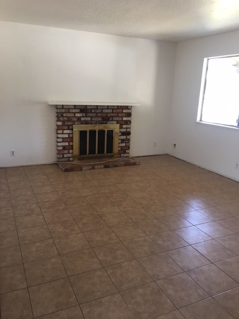 Building Photo - 4 Bedroom Home! Close to Shopping Centers & CHS Attendance!