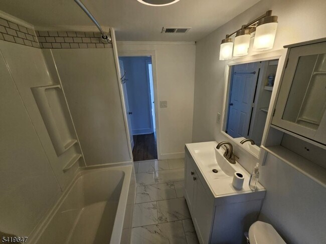 Building Photo - 611 New York Ave