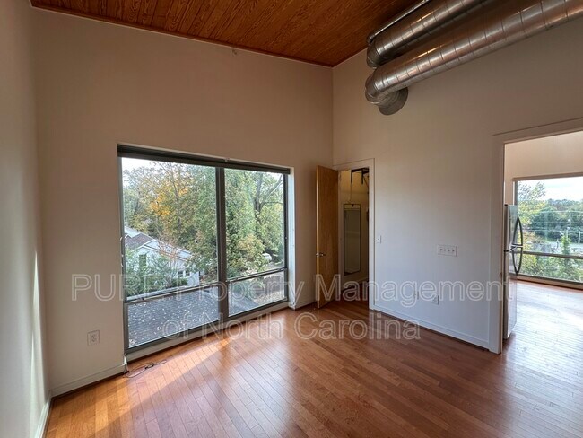 Building Photo - 2116 McClintock Rd