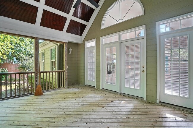 Building Photo - 104 Vatersay Dr