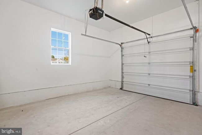 Building Photo - 29345 Greenfield Ave