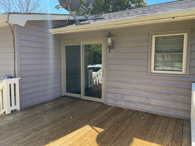 Building Photo - BEAUTIFUL 3 BED, 2 BATH BRICK HOME LOCATED...