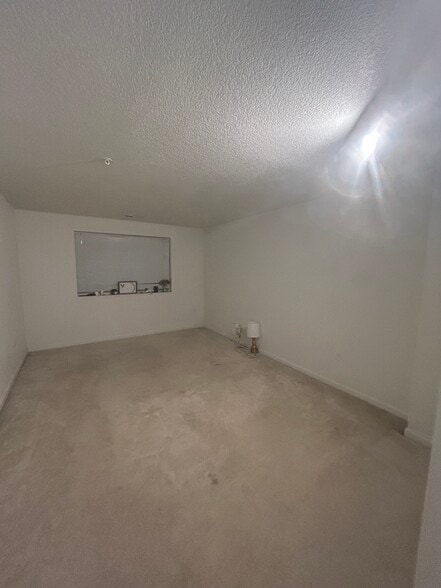 Building Photo - 10723 SW Canterbury Ln