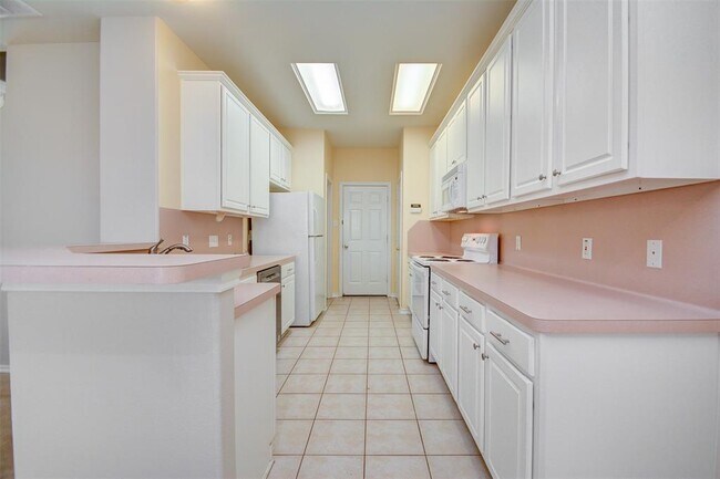 Building Photo - 5723 Vinemont Ln
