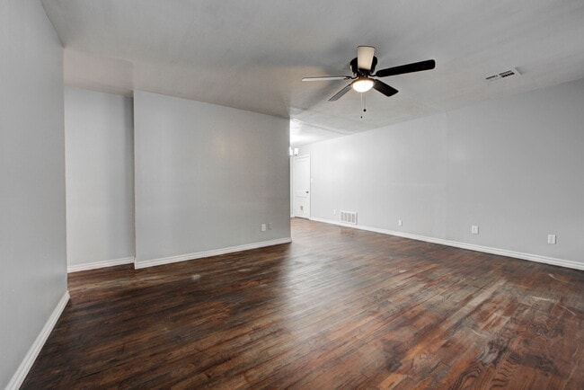 Building Photo - 1110 W Apache St