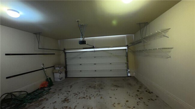 Building Photo - 3361 Lake McGinnis Dr