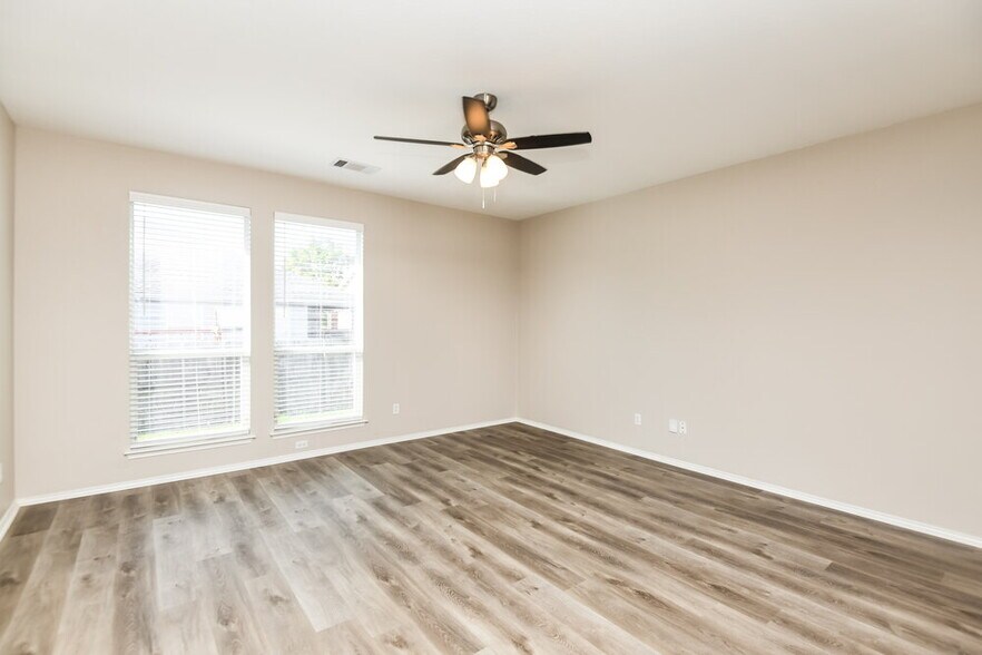 Building Photo - 9909 Amaryllis Ln