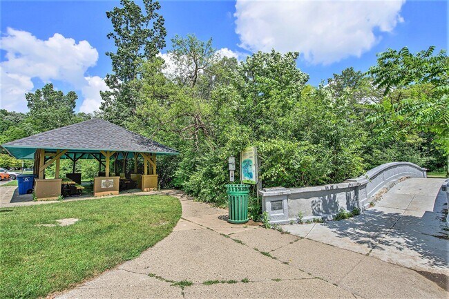 Building Photo - 1249 Island Dr