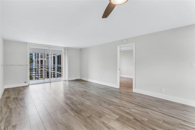 Building Photo - 505 E Dania Beach Blvd