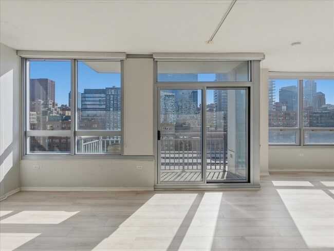 Building Photo - 701 S Wells St