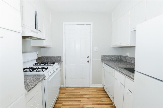 Building Photo - 3300 College St